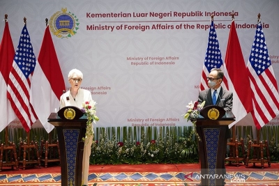 Les vice-ministres des Affaires étrangères indonésien et américain discutent de la coopération dans la gestion de la COVID-19.