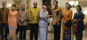 La présidente de  Singapour est invitée à dîner au palais de Yogyakarta