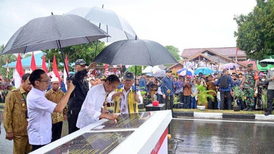 Präsident Joko Widodo eröffnete Regionalstraßen in Zentral-Sulawesi, die mit präsidialer Anweisung gebaut wurden.