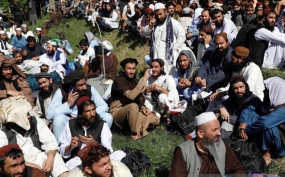 Erste Welle afghanischer Flüchtlinge kommt zum Transit  im Kosovo an