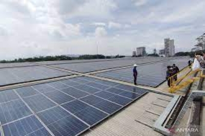 Das Ministerium für Energie und Bodenschätze und das Industrieministerium weihen das Solarschindel-Kraftwerk PLTS in Bogor ein