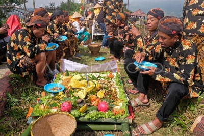 Die Merti-Tradition des Dorfes Mbah Bregas
