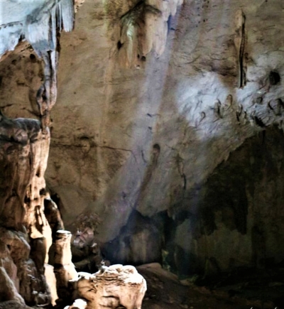 Die Höhle Batu Hapu, in Binuang Südkalimantan