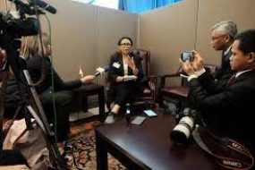 Außenministerin Retno Marsudi  lädt das OIC zur Bewältigung globaler Herausforderungen ein