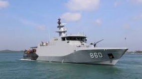 Die indonesische Marine entsendet Schiffe und Truppen zum Ort des Tsunami
