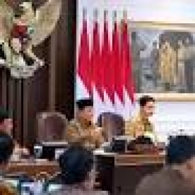 Präsident Prabowo betont die Synergie von Arbeitsprogrammen und Rohstoff-Downstreaming für die Zukunft Indonesiens