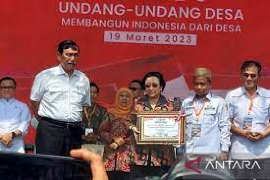 Megawati gewann  die Auszeichnung als Figur der gegenseitigen Zusammenarbeit im Dorf