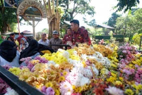 Studenten aus 12 Ländern nahmen an der Blumenparade von Beautiful Malino teil