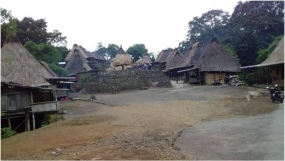 Bena, das Megalithkulturdorf in Ost-Nusatenggara