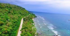Der Strand Batu Hideung in Pandeglang ,Westjava