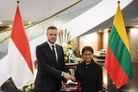 Indonesiens Außenministerin  rief  Litauen auf , sich gemeinsam für ein Ende der Gewalt in Palästina einzusetzen