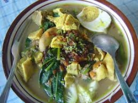 TYPISCHE KÜCHE  AUS BANYUWANGI, RUJAK SOTO