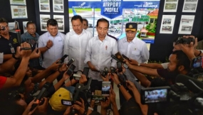 Die Regierung plant den Ausbau des Flughafens Sam Ratulangi in Manado bis August 2020 abzuschließen. Präsident Joko Widodo betonte dies bei der direkten Überprüfung des Flughafens mit Verkehrsminister Budi Karya Sumadi, dem Koordinierungsminister für Wirtschaft Darmin Nasution, Kabinettssekretär Pramono Anung, dem Minister für öffentliche Arbeiten und Wohnungsbau Basuki Hadimuljono, dem Minister für Agrar- und Raumplanung / Leiter der Nationalen Landagentur Sofyan Djalil, Minister für Recht und Menschenrechte Yasonna Laoly, Donnerstag. (4/7).