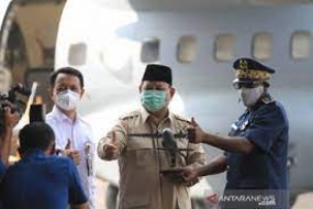 Verteidigungsminister Prabowo übergab das Flugzeug von PT DI an die senegalesische Luftwaffe