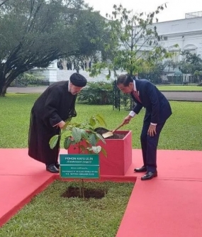 Präsident Joko Widodo empfängt  im Bogor-Palast den iranischen Präsidenten