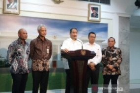 Tourismusminister Arief Yahya hat am Montag eine gemeinsame Erklärung des Gouverneurs von Ost-Nusa Tenggara (NTT) Viktor Laiskodat, des Gouverneurs von West-Nusa Tenggara (NTB) Zulkieflimansyah, des Gouverneurs (Nord-Sumatra) Edy Rahmayadi und des Gouverneurs (Zentral-Java) Ganjar Pranowo im Präsidenten von Jakarta abgegeben. (7/15).