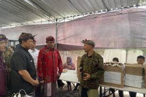 Vorsitzender der indonesischen Wahlkommission  Hasyim Asy&#039;ari besuchte  das Logistiklager  in Badung  auf Bali, Donnerstag (01.11.2024). ANTARA/Ni Putu Putri Muliantari