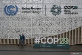 Indonesiens Forstminister besichtigt  die Vorbereitungen für den indonesischen Pavillon auf der COP29 in Aserbaidschan