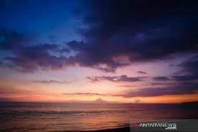 DER STRAND TANJUNG BIAS IN WESTNUSATENGGARA