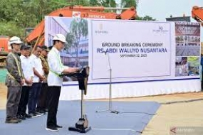 Präsident Jokowi führt ersten  Spatenstich für den Krankenhausbau in IKN Nusantara durch