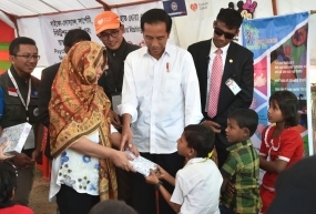 Präsident besucht  das Flüchtlingslager in Cox’s Bazar.