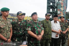 TNI AD hat eine gemeinsame Übung mit der malaysischen und philippinischen Armee