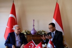 Gouverneur Jakartas traf Bürgermeister von Istambul.