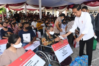 Präsident Jokowi gewährt direkte Unterstützung an Händler auf dem Alasa Nias Markt