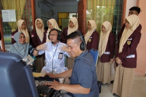 Die Oberschüler  aus Aceh  vertreten  Indonesien bei  dem Welt-Tsunami-Gipfel
