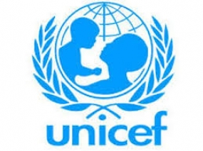 UNICEF hilft den Überlebenden , ihren psychologischen  Zustand  wiederherzustellen