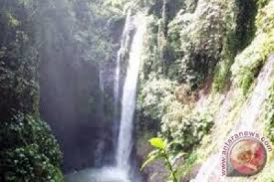 Der Aling-Aling Wasserfall in Bali