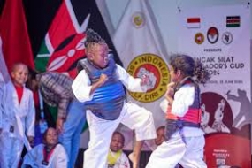 Hunderte kenianische Schüler nehmen am Pencak Silat-Turnier teil