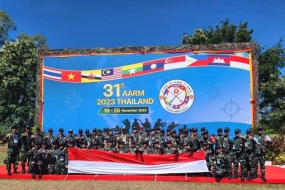 Indonesien  ist  als  General Champion beim 31. ASEAN -Armeegewehrtreffen.
