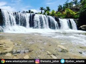 Der Dengdeng Wasserfall in Westjava