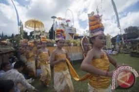 Im Rahmen des Feiertages Nyepi führt das Religionsministerium einige Sozialaktivitäten durch