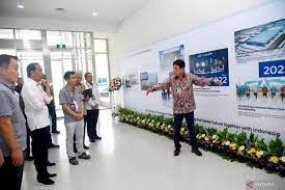 Präsident Jokowi besichtigt  Batteriefabrik für Elektroautos in Karawang