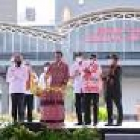 Präsident Jokowi weiht Flughafen Tebelian in Sintang, West-Kalimantan, ein