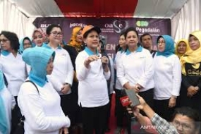 Indonesische First lady  verkündet   die  Indonesia-Sauber-Bewegungsaktion