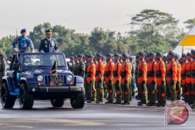 Anwesenheit des TNI-Oberbefehlshabers bei der Feier des 72. Jahrestages der Luftwaffe