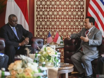 US-Verteidigungsminister diskutiert über militärische Modernisierung  und gratuliert Prabowo
