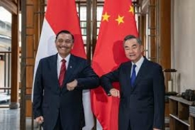 Minister Luhut  und  der chinesische Außenminister eröterten die Zusammenarbeit im Umgang mit COVID-19