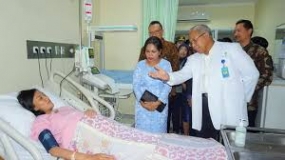 Besuch von osttimoresischer Präsidentengattin  im Krankenhaus Harapan Kita