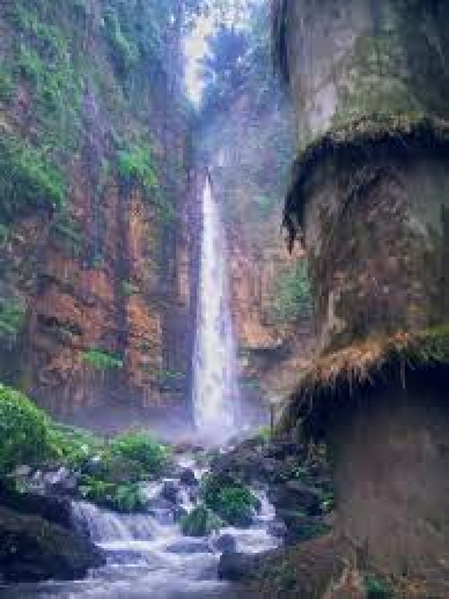 Der Kapas Biru Wasserfall