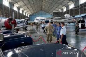 Die indonesischen Luftstreitkräfte  zeigen  dem US-Militär ihre Geschichte und ihre Sammlung an Verteidigungsausrüstung