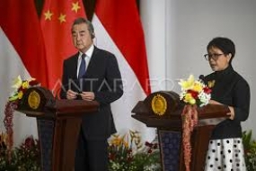 Chinas  Außenminister sagte, dass die Beziehungen zwischen Indonesien und China aufgrund des gegenseitigen Vertrauens erfolgreich seien