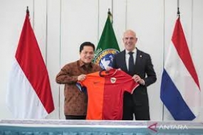 Erick Thohir unterzeichnet die  Absichtserklärung zwischen PSSI und KNVB zur Beschleunigung der Leistung