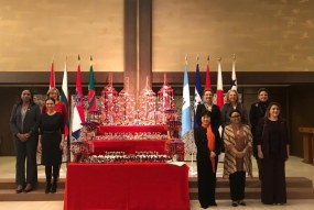 Der indonesische Außenminister Retno Marsudi (zweite rechts unten) nahm am Samstag (23.03.2014) an der Weltversammlung der Frauen (WAW!) In Tokio teil.