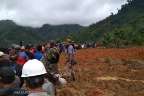 Opfer des Erdrutschs in Sukabumi sind schon evakuiert worden.