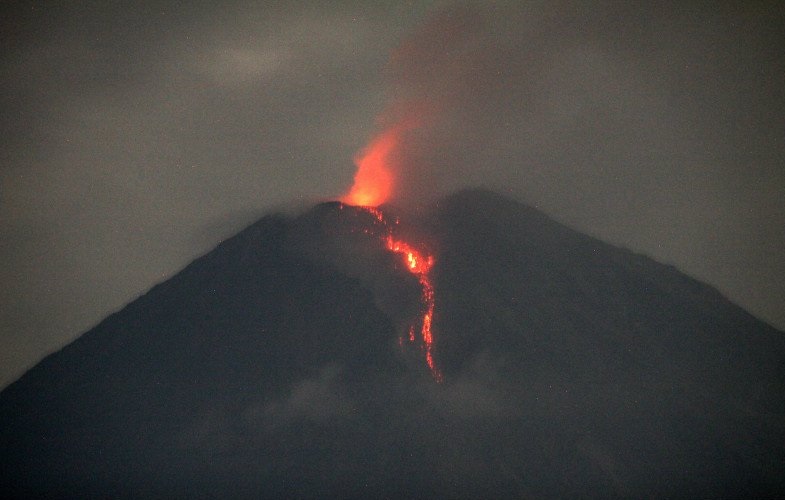 Aktivitas Gunung Semeru masih didominasi letusan dan guguran