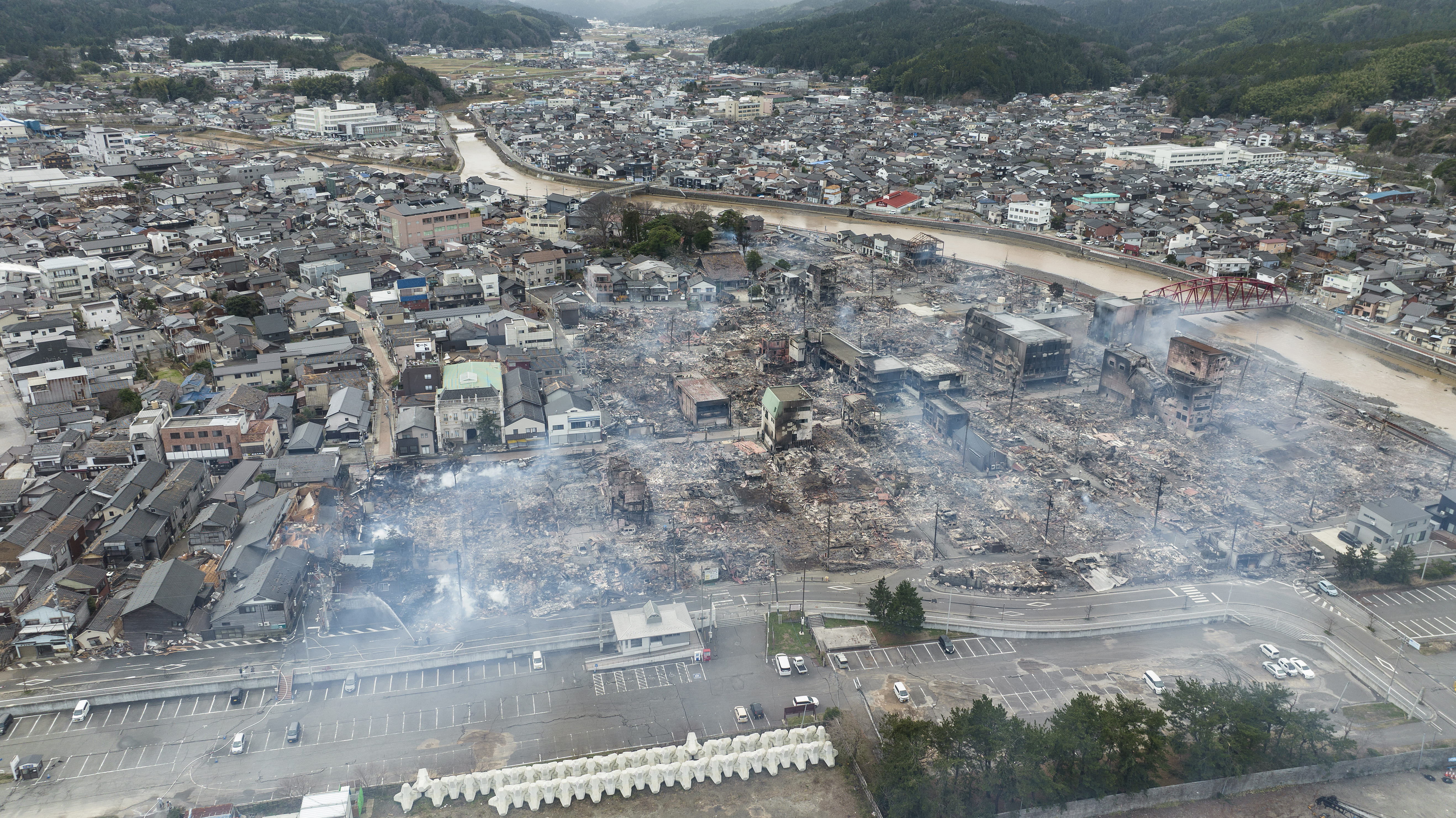 Pemandangan kondisi bangunan terdampak gempa di Wajima, Prefektur Ishikawa, Jepang, Selasa (02/01/2024). (Foto: AFP/Fred Mery)